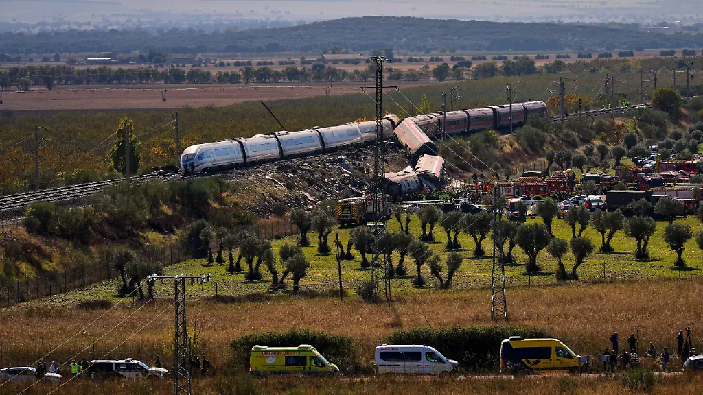 epi_1096721731_DPA AP_rxjvoik75u-v2-ax-ms6144.jpeg_APTOPIX Spain Train 